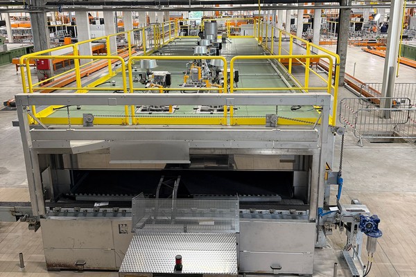 Neue Kühlofenlinien im Rubin Glass Werk in Bulgarien